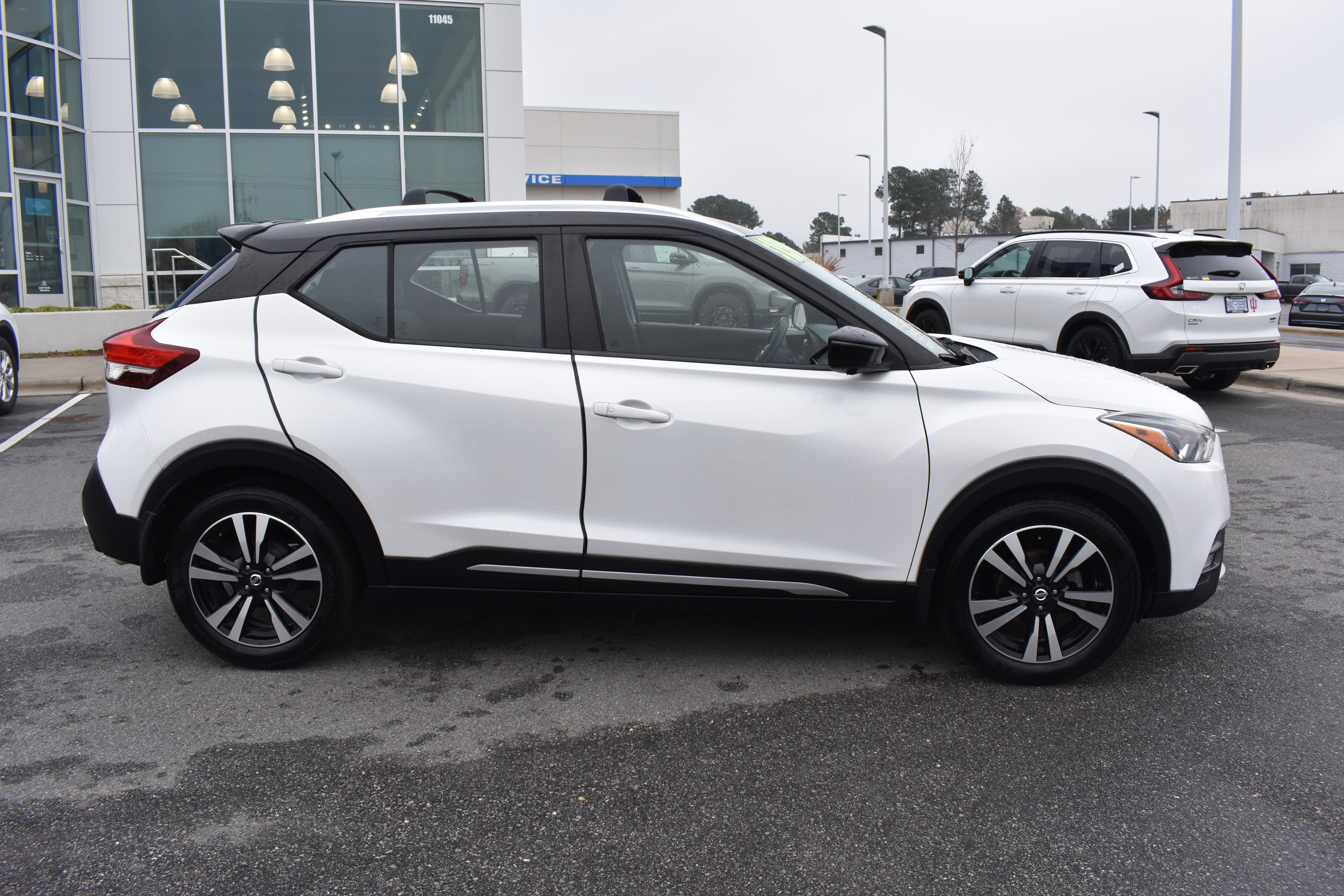Used 2019 Nissan Kicks SR w/ Exterior Package image 10
