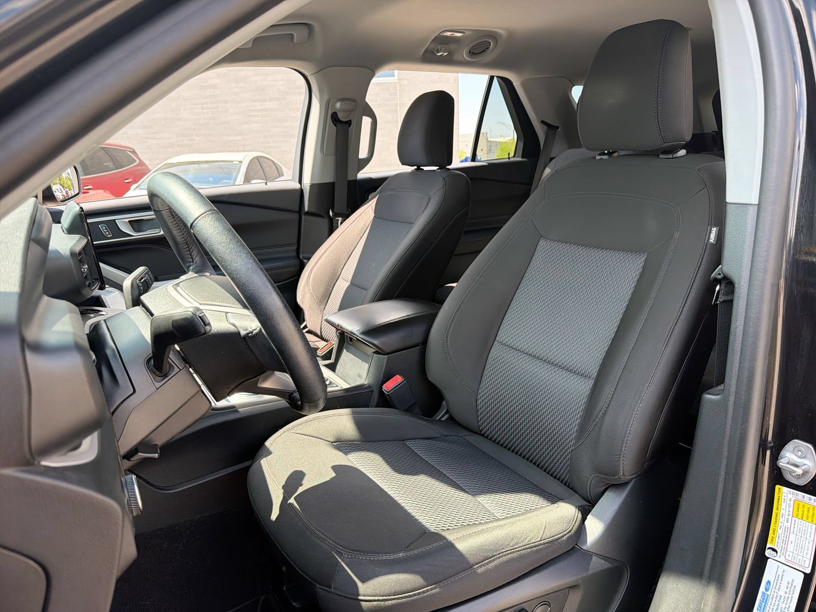 Used 2023 Ford Explorer XLT AWD/4WD image 18