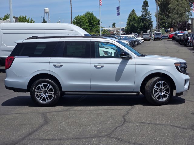 New 2026 Ford Expedition Active AWD/4WD image 3