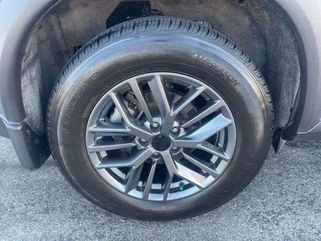 Used 2023 Nissan Rogue S AWD/4WD image 12