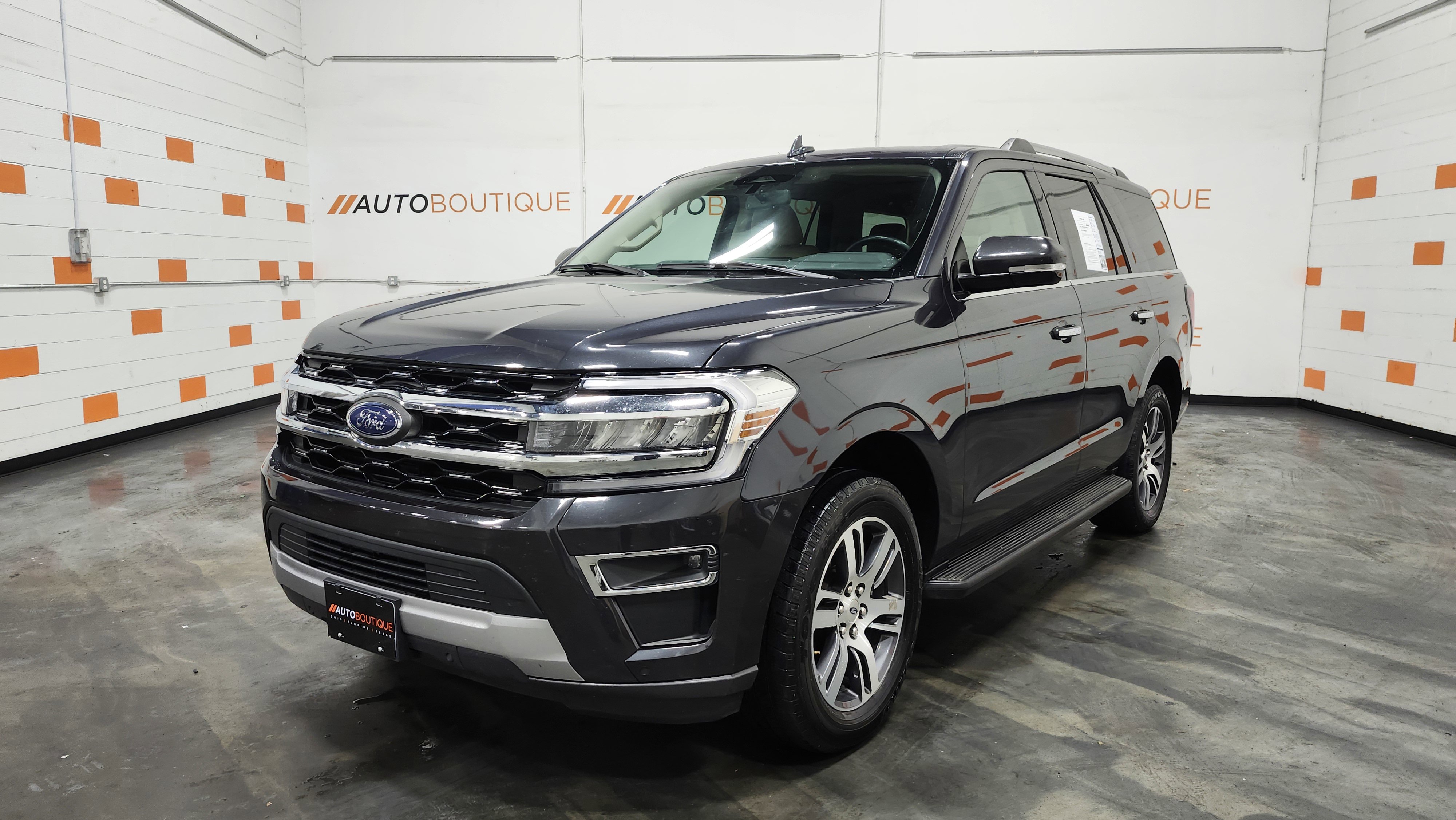 Used 2024 Ford Expedition Limited image 16