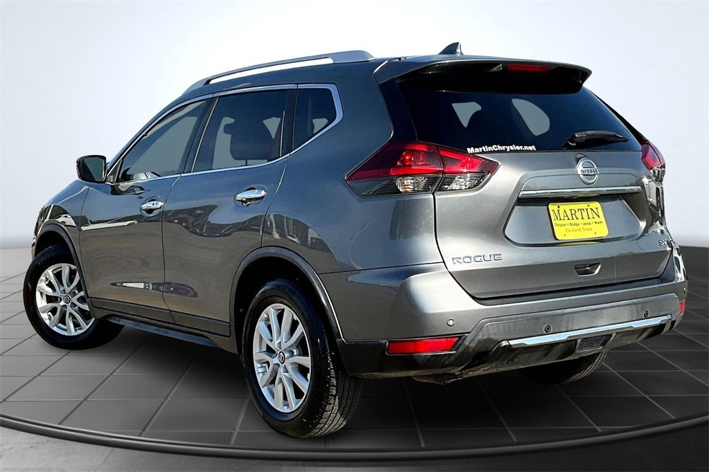 Used 2019 Nissan Rogue SV image 2