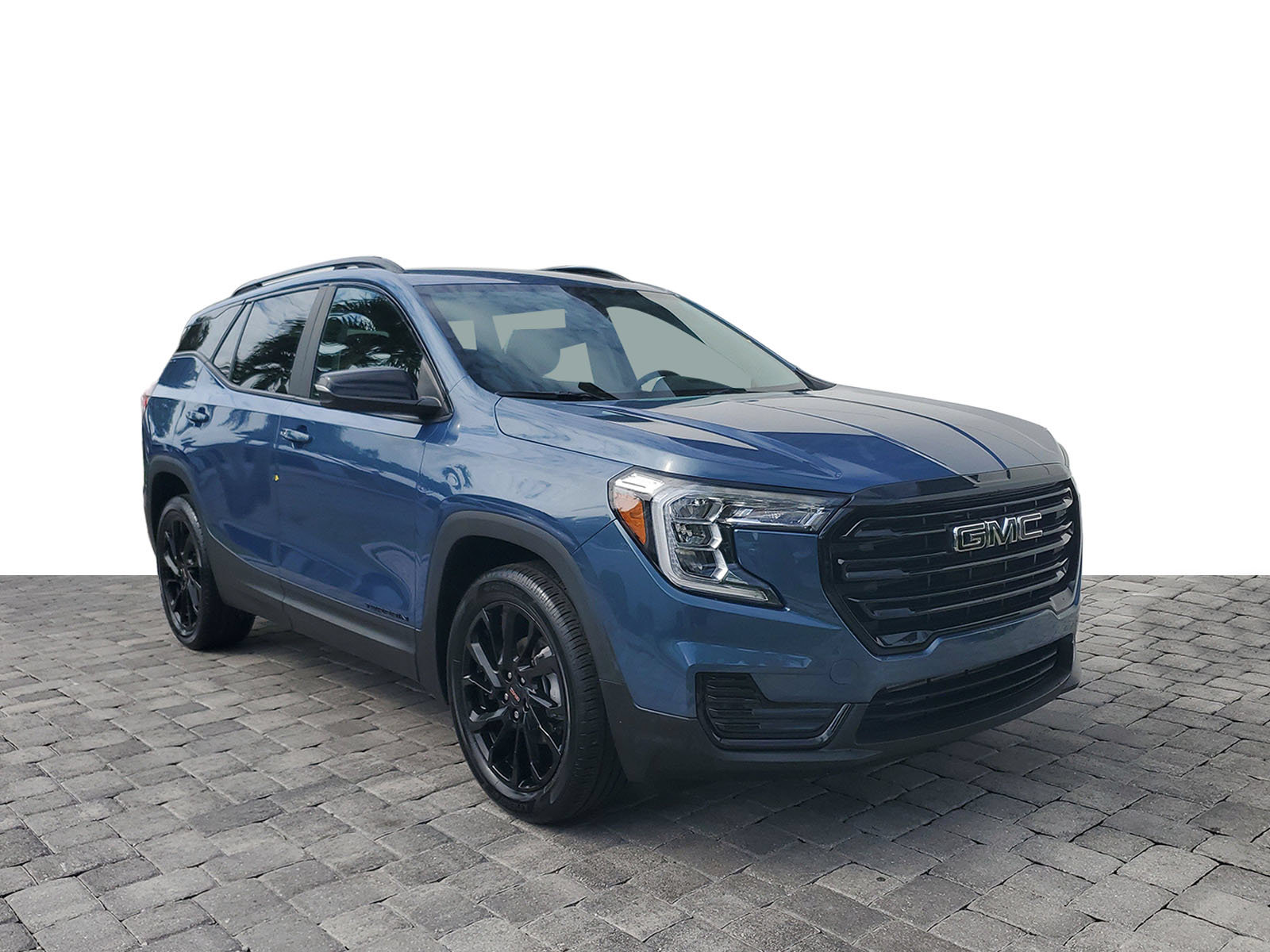 Used 2024 GMC Terrain SLE w/ Driver Convenience Package FWD image 3