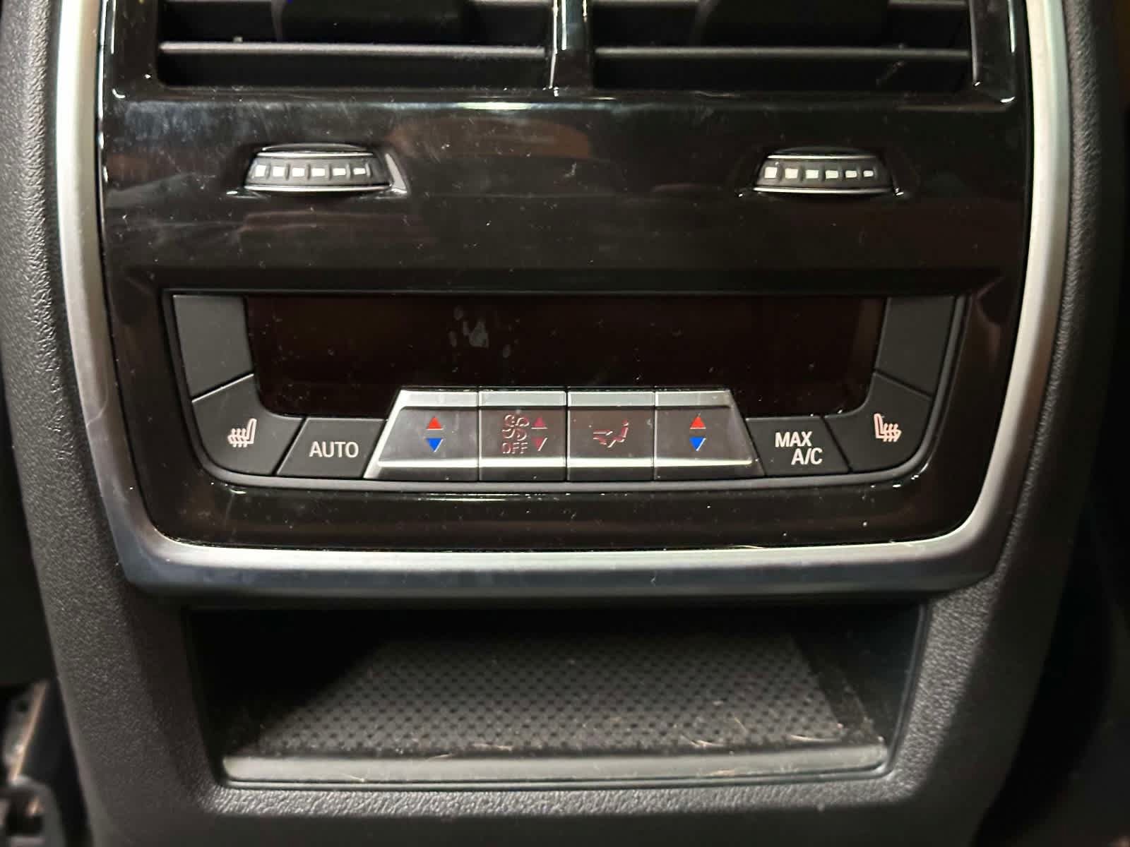 Used 2024 BMW X7 xDrive40i w/ Executive Package AWD/4WD image 17