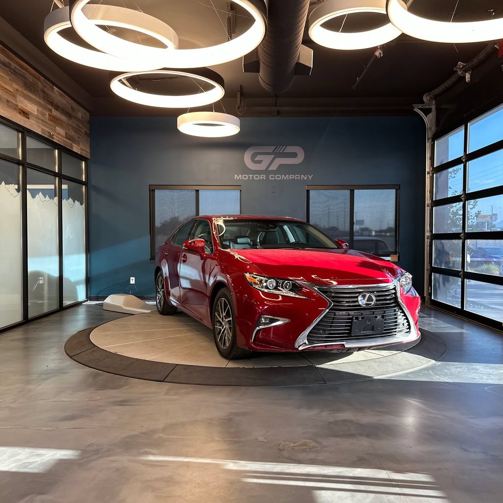 Used 2017 Lexus ES 350 w/ Luxury Package FWD image 1