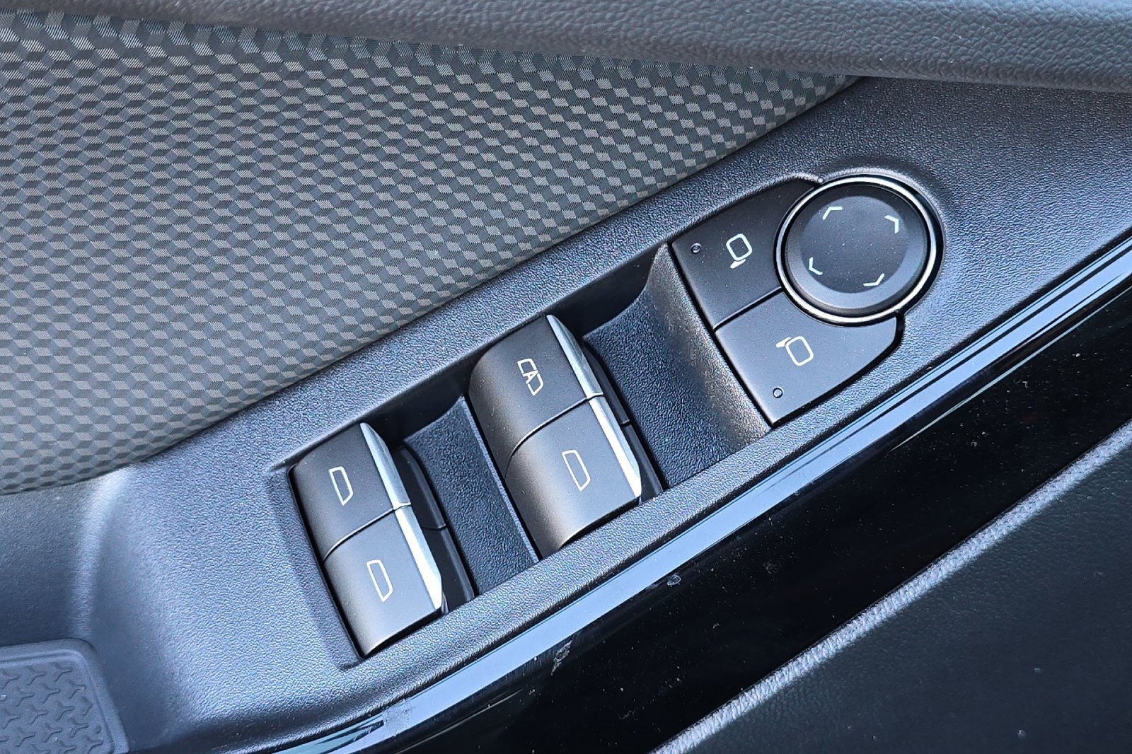 New 2026 Chevrolet Equinox RS w/ Convenience Package III image 11