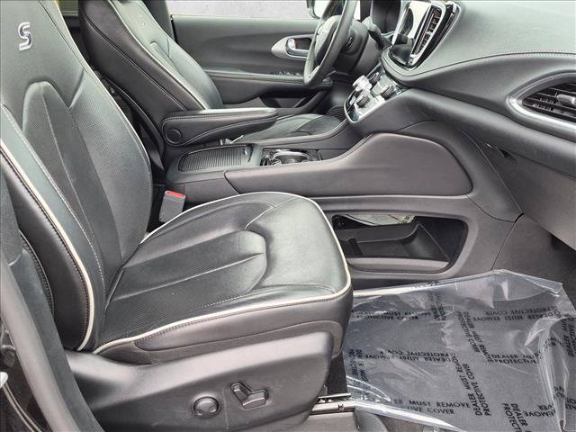 Used 2025 Chrysler Pacifica Limited FWD image 23