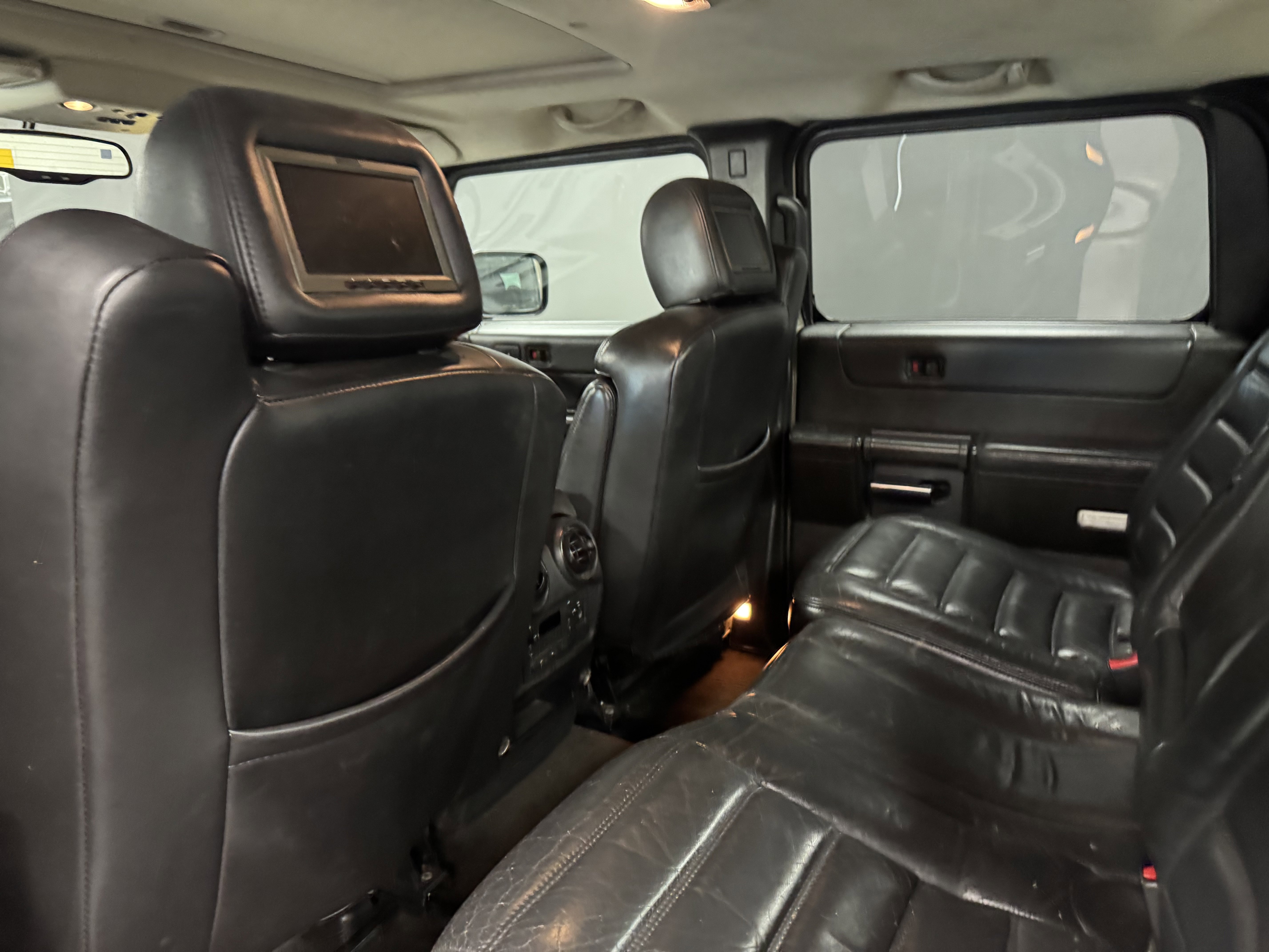 Used 2005 HUMMER H2 SUT w/ Preferred Equipment Group image 12