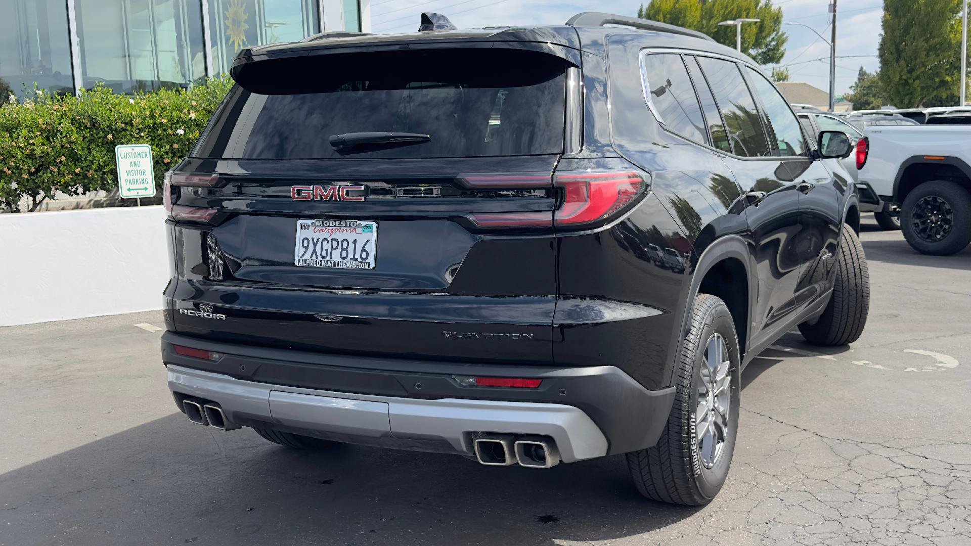 Used 2025 GMC Acadia Elevation FWD image 4