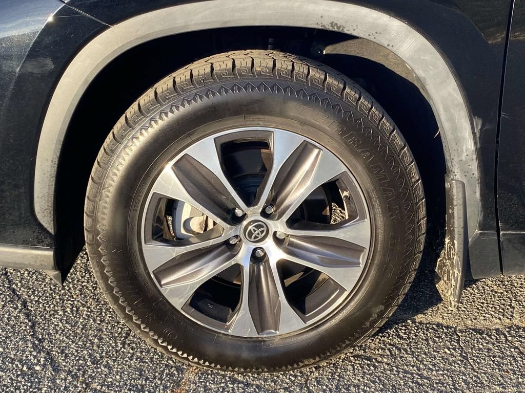 Used 2022 Toyota Highlander XLE AWD/4WD image 8
