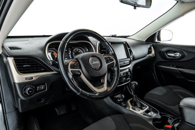 Used 2016 Jeep Cherokee Latitude AWD/4WD image 12