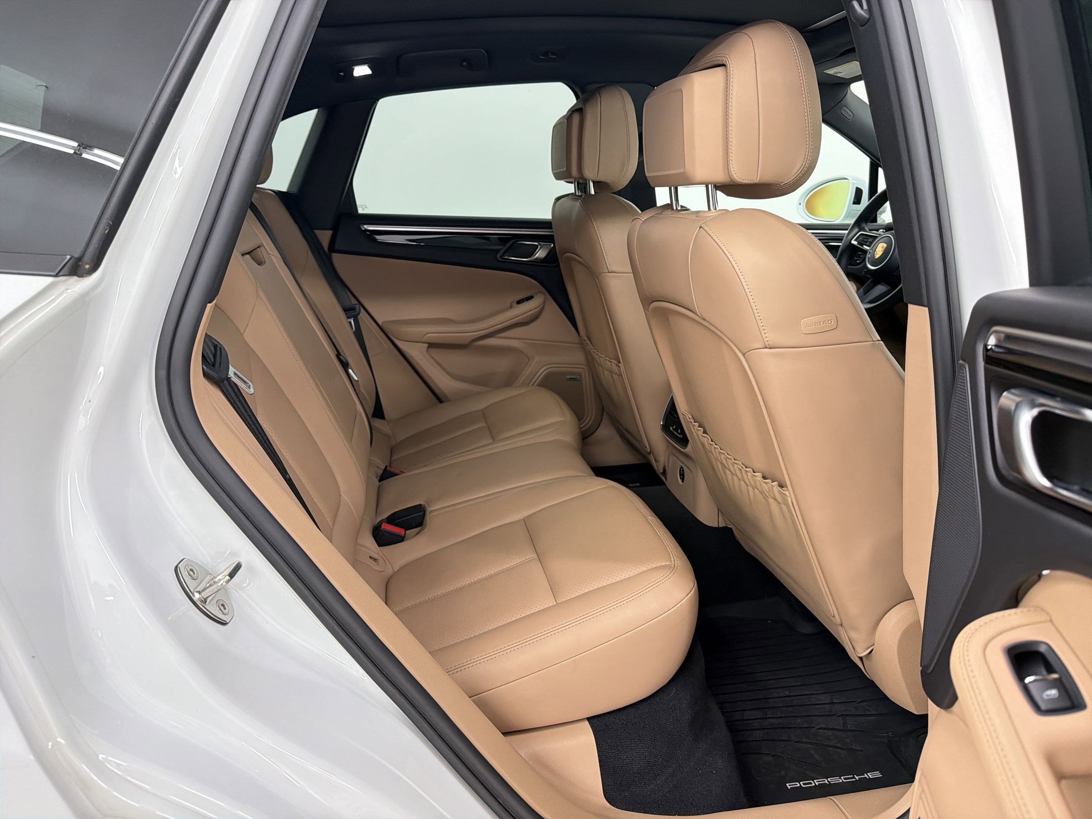 Used 2022 Porsche Macan image 26