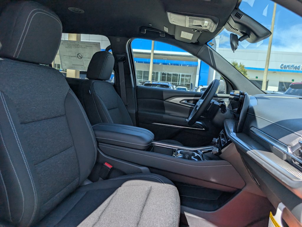 New 2027 Chevrolet Traverse LT FWD image 18