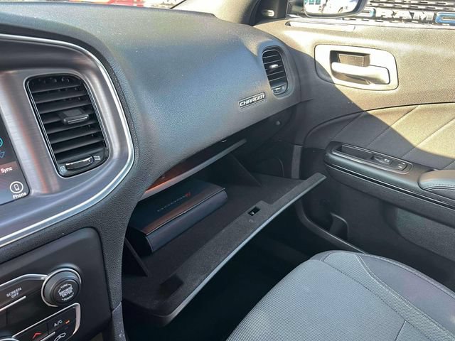 Used 2017 Dodge Charger SXT w/ Blacktop Package RWD image 10