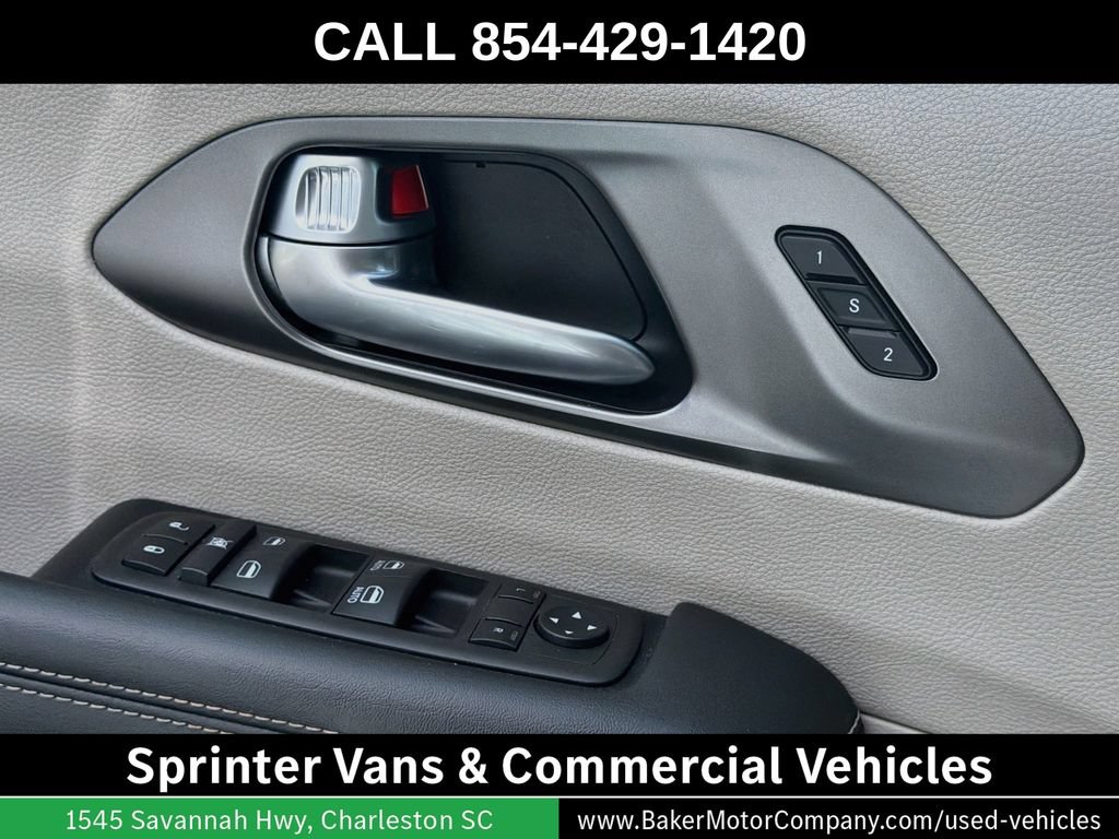 Used 2024 Chrysler Pacifica Touring-L FWD image 18