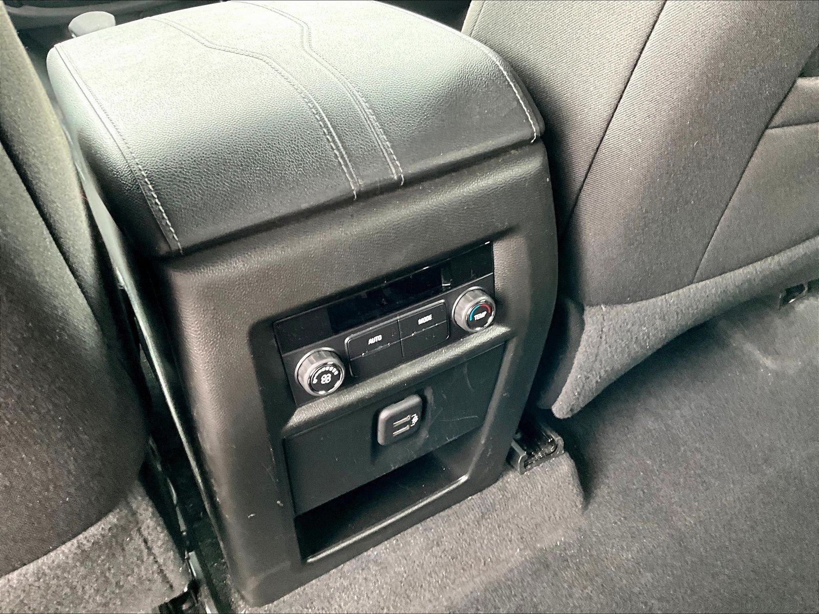 Used 2023 Chevrolet Traverse LT FWD image 10