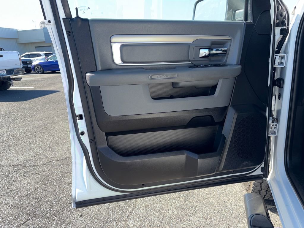 Used 2019 RAM 1500 Classic SLT AWD/4WD image 13