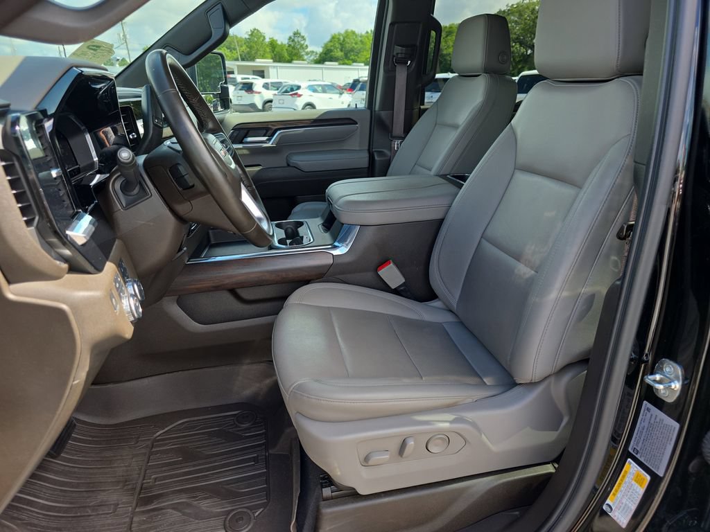 Used 2024 GMC Sierra 2500 SLT w/ SLT Premium Package AWD/4WD image 11
