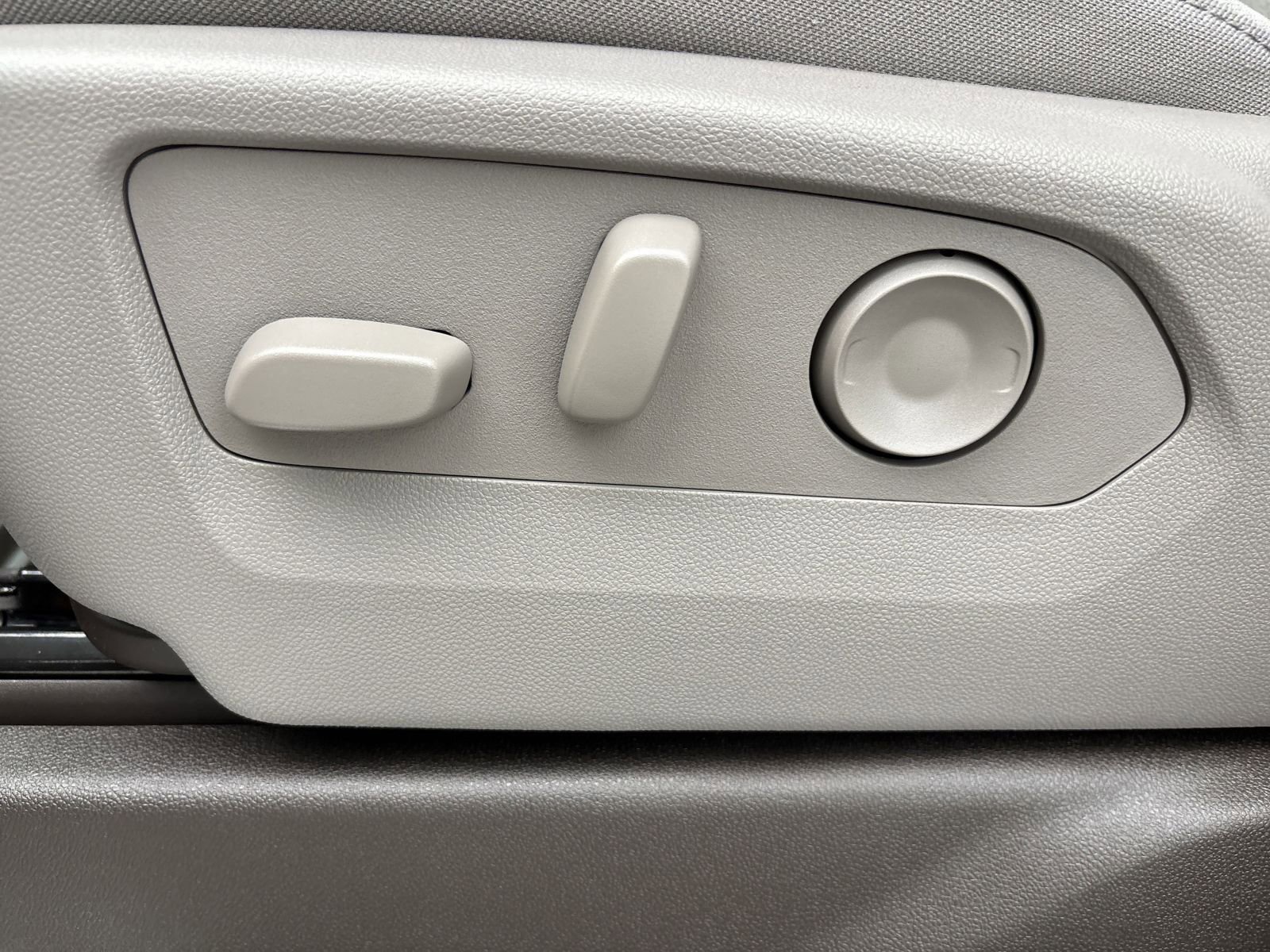 New 2025 GMC Sierra 1500 SLE w/ Preferred Package image 23