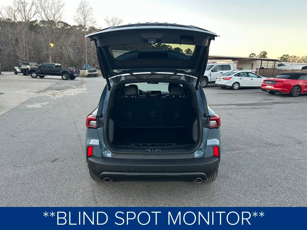 Used 2025 Ford Escape ST-Line w/ Equipment Group 301A image 7