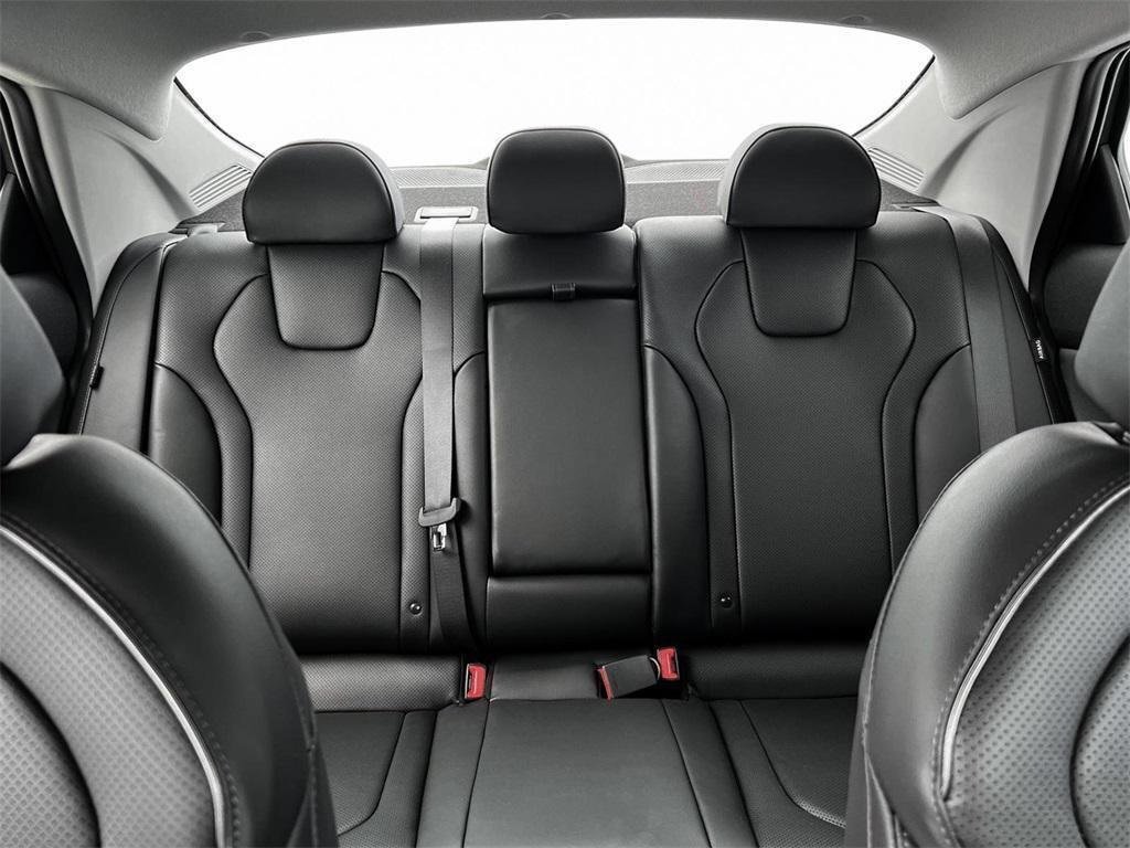 New 2025 Hyundai Elantra Limited w/ Cargo Package image 16