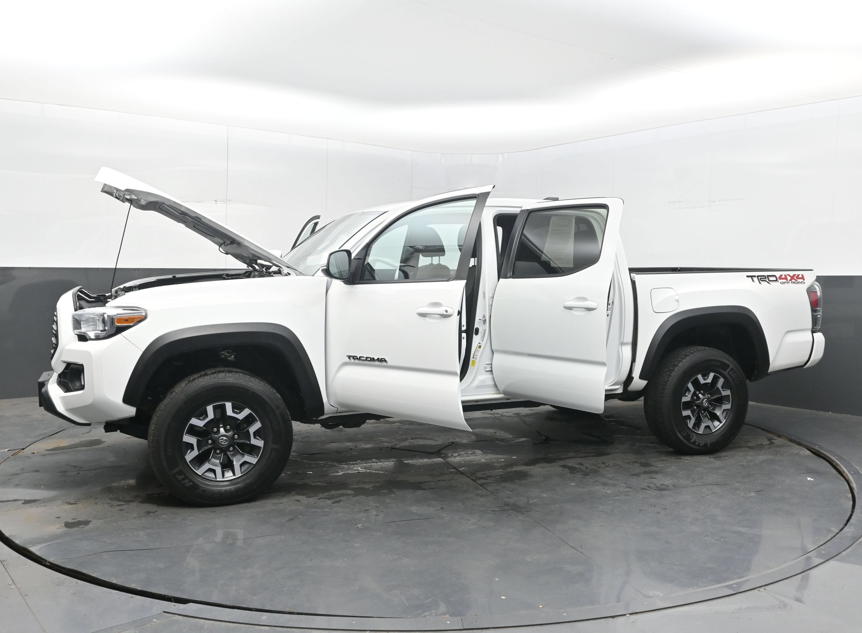 Used 2022 Toyota Tacoma TRD Off-Road w/ Technology Package AWD/4WD image 36