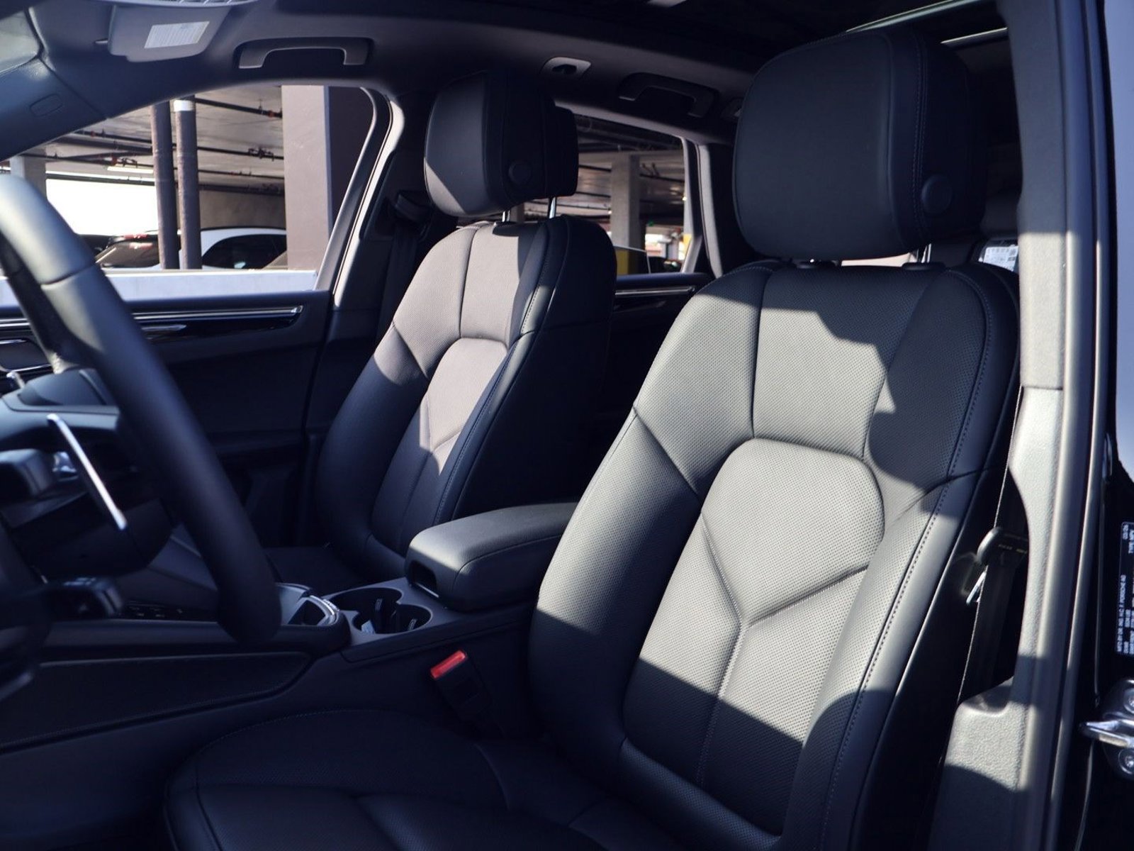New 2026 Porsche Macan AWD/4WD image 5