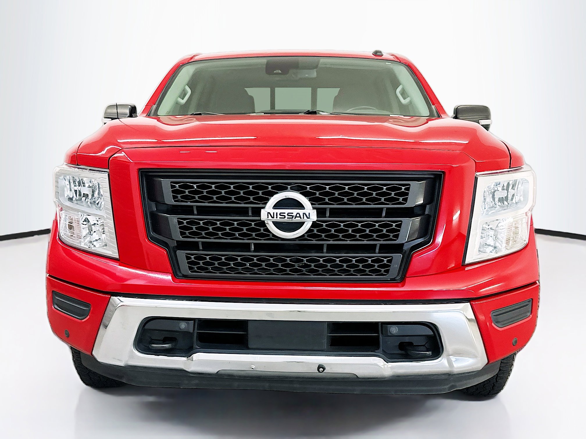 Used 2020 Nissan Titan SV w/ SV Convenience Package image 2