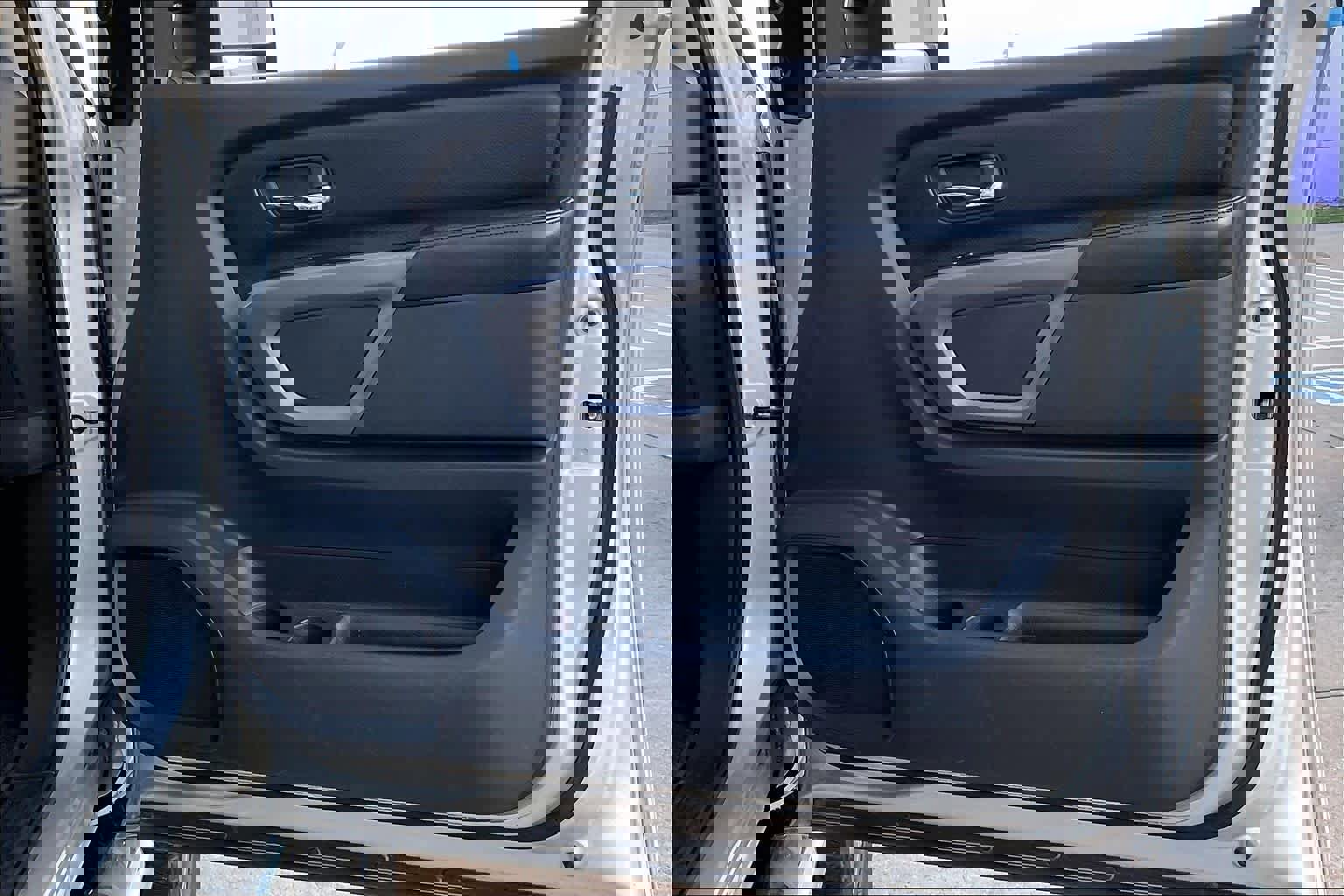 Used 2015 Nissan Titan SL w/ SL Moonroof Package image 22