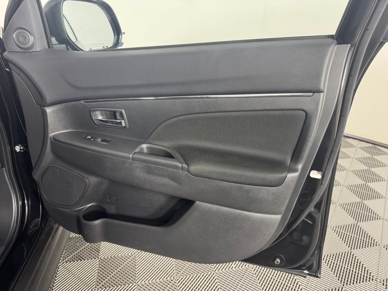 Used 2025 Mitsubishi Outlander Sport AWD image 29