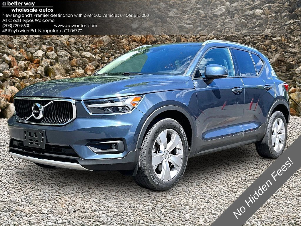 Used 2021 Volvo XC40 T4 Momentum