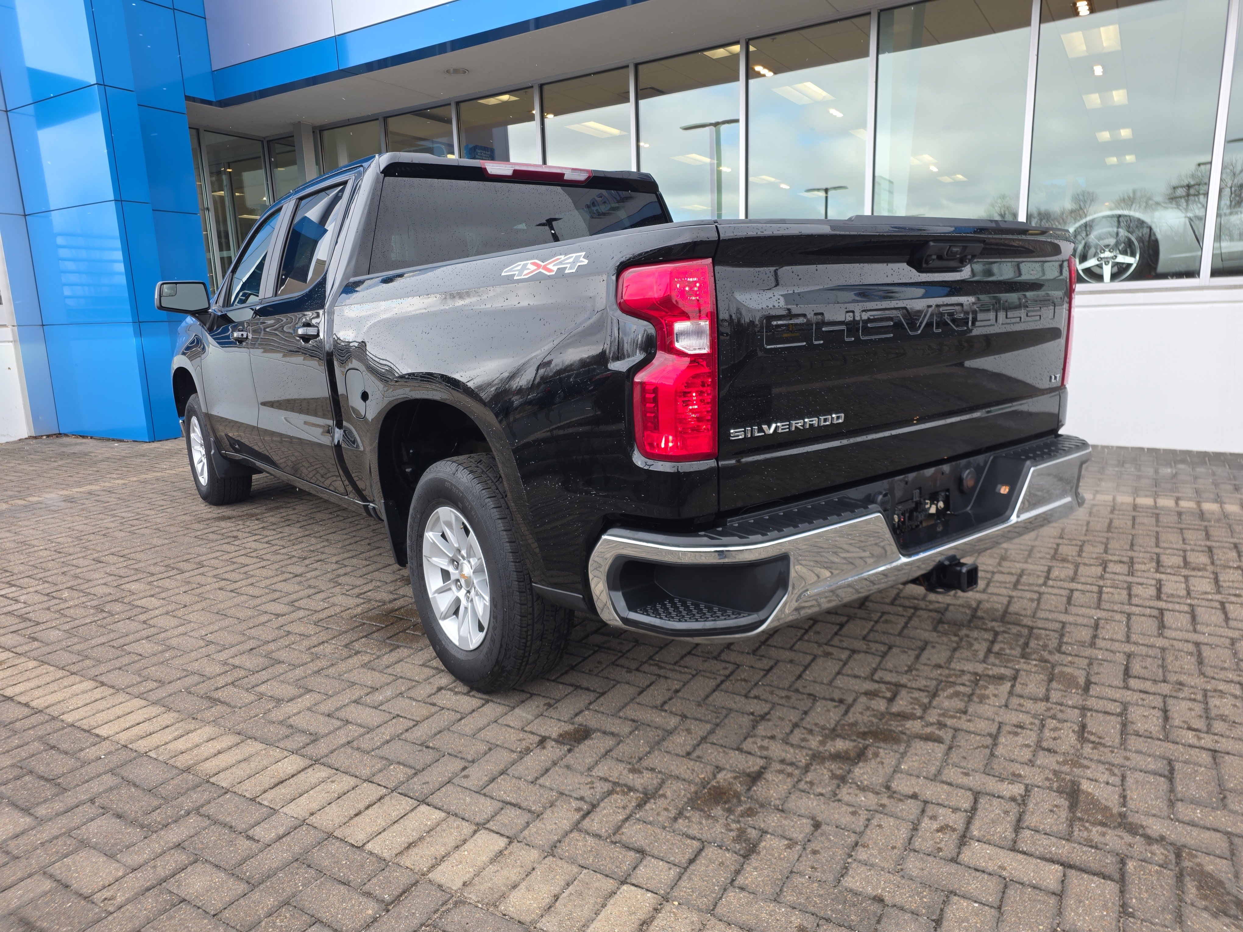 Used 2025 Chevrolet Silverado 1500 LT image 3
