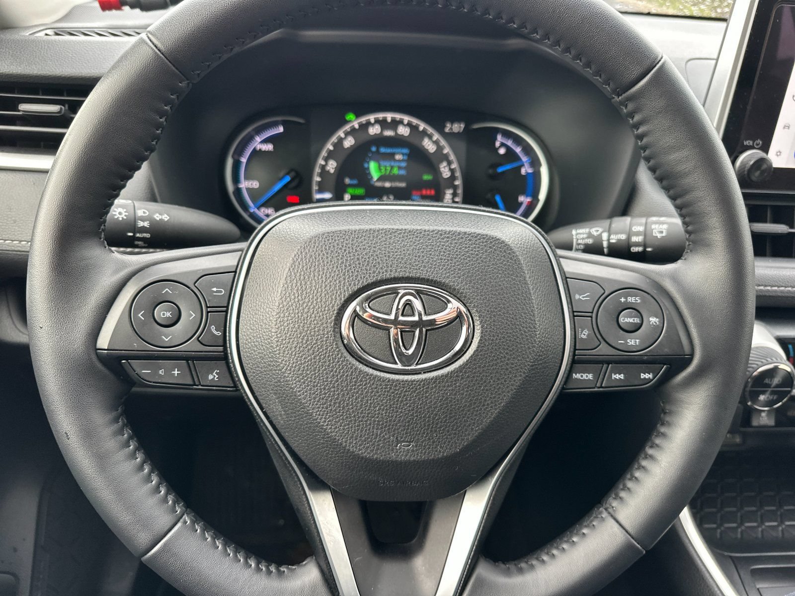 Used 2025 Toyota RAV4 XLE w/ Convenience Package AWD/4WD image 25