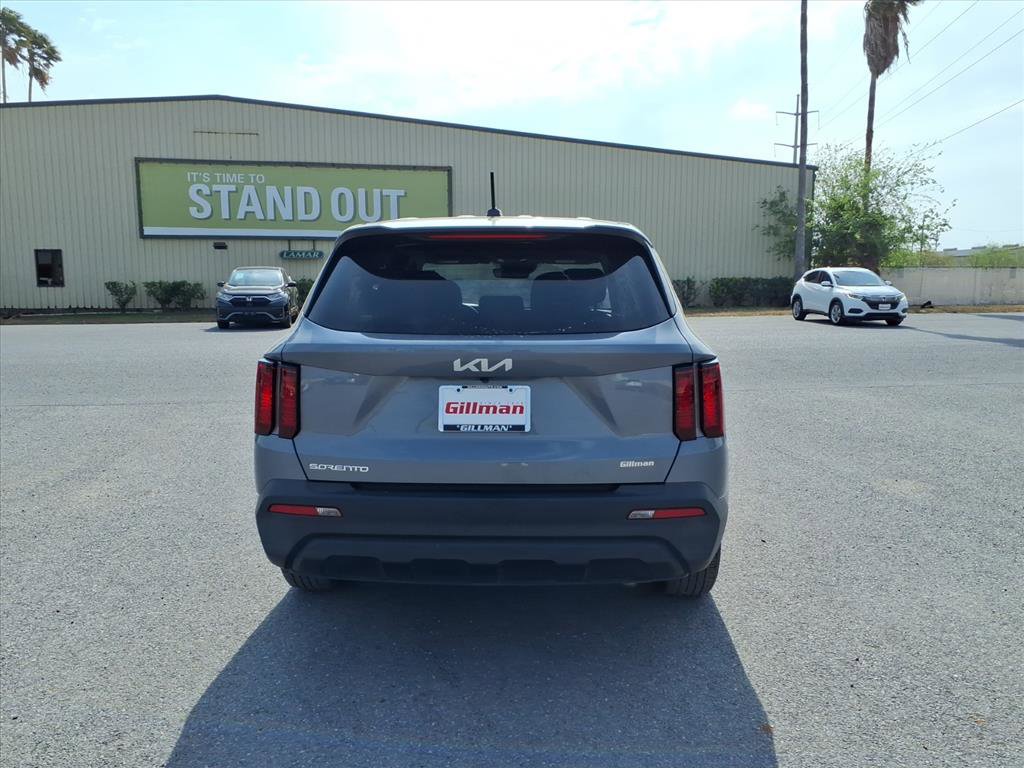 Used 2023 Kia Sorento LX image 7