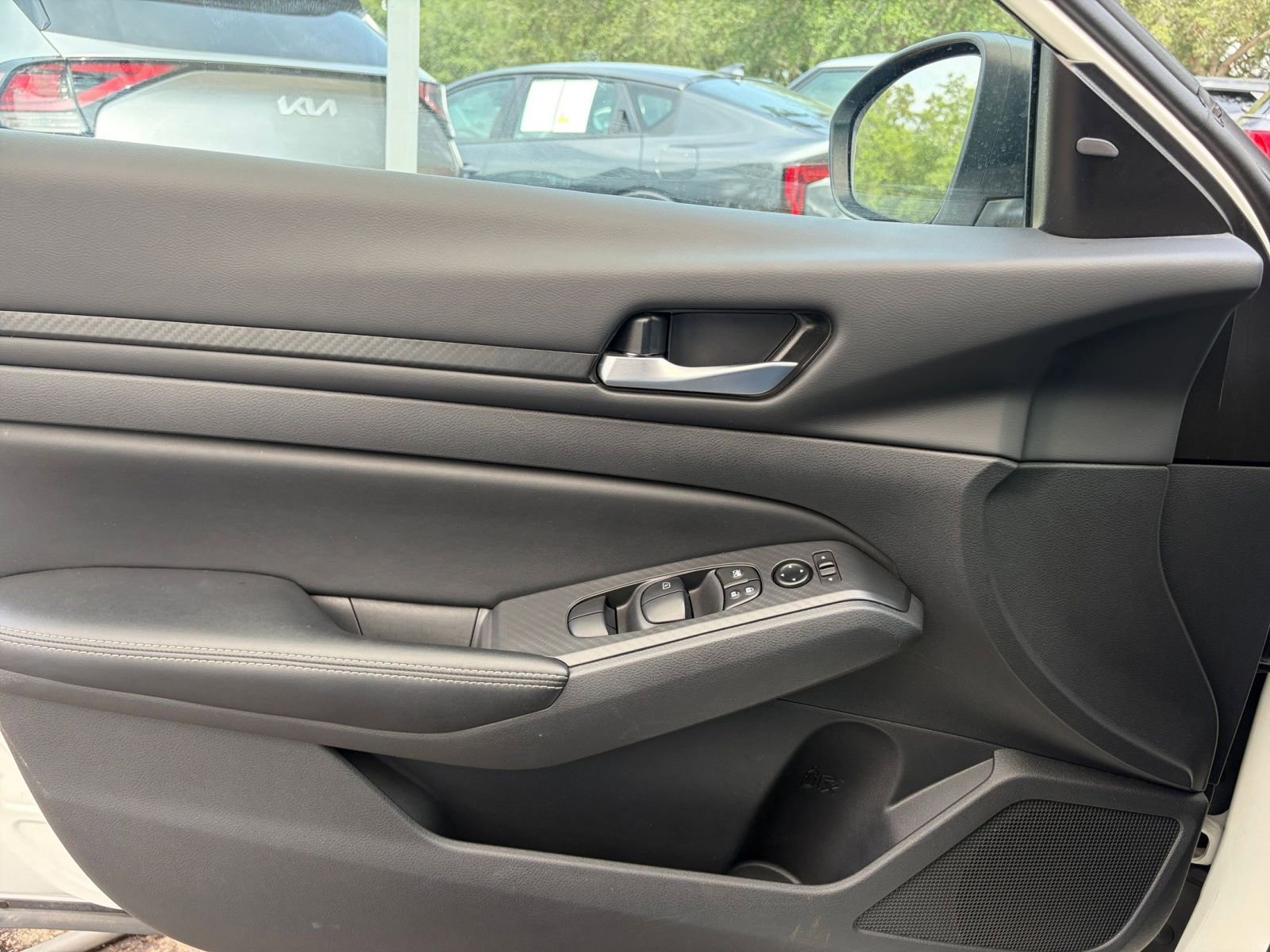 Used 2025 Nissan Altima 2.5 SV FWD image 18