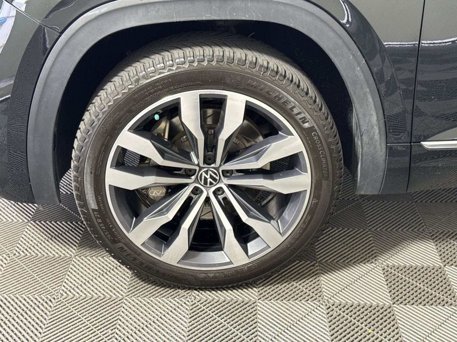 Used 2021 Volkswagen Atlas SEL R-Line AWD/4WD image 12