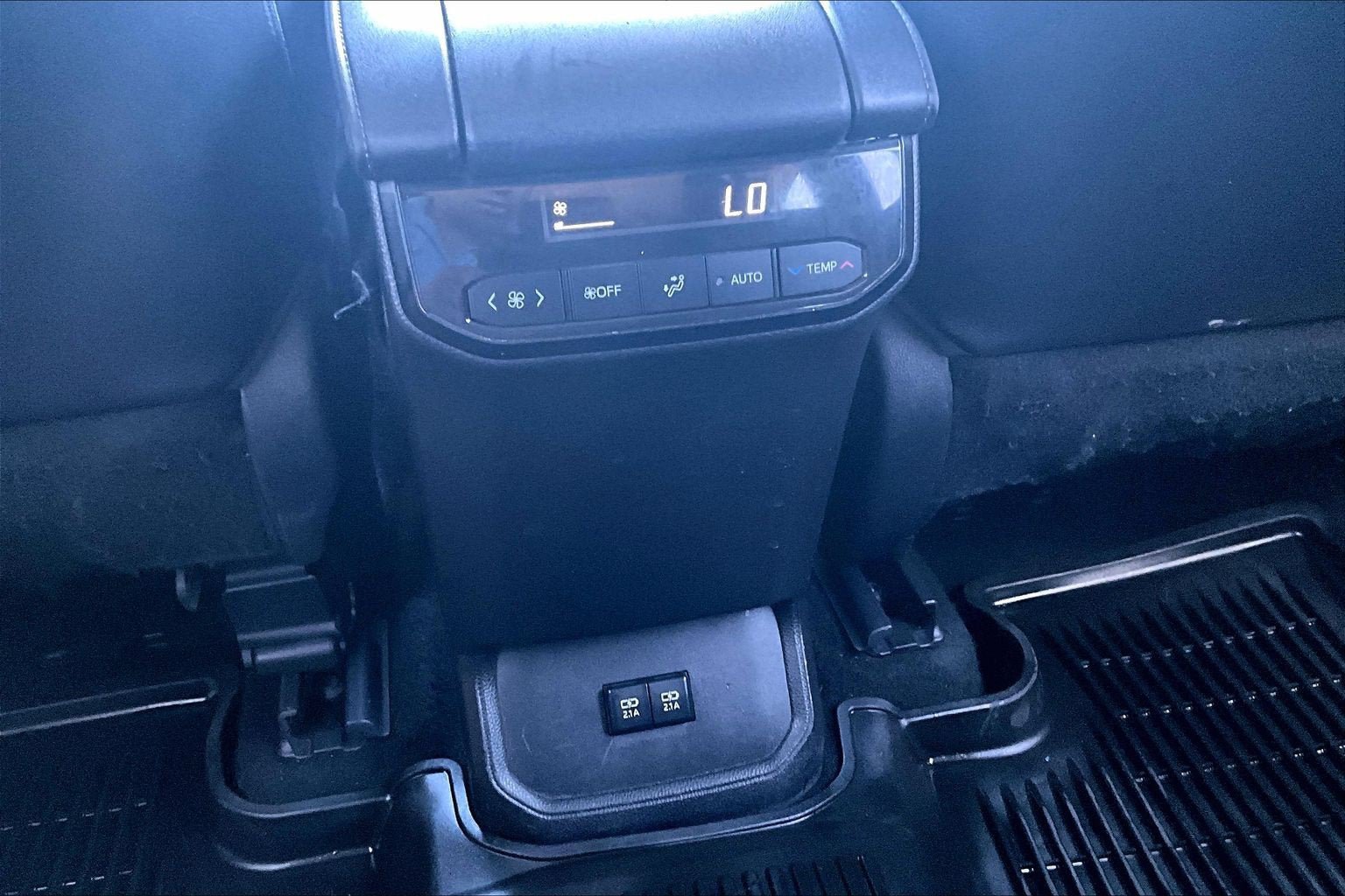 Used 2021 Toyota Highlander XLE AWD/4WD image 34