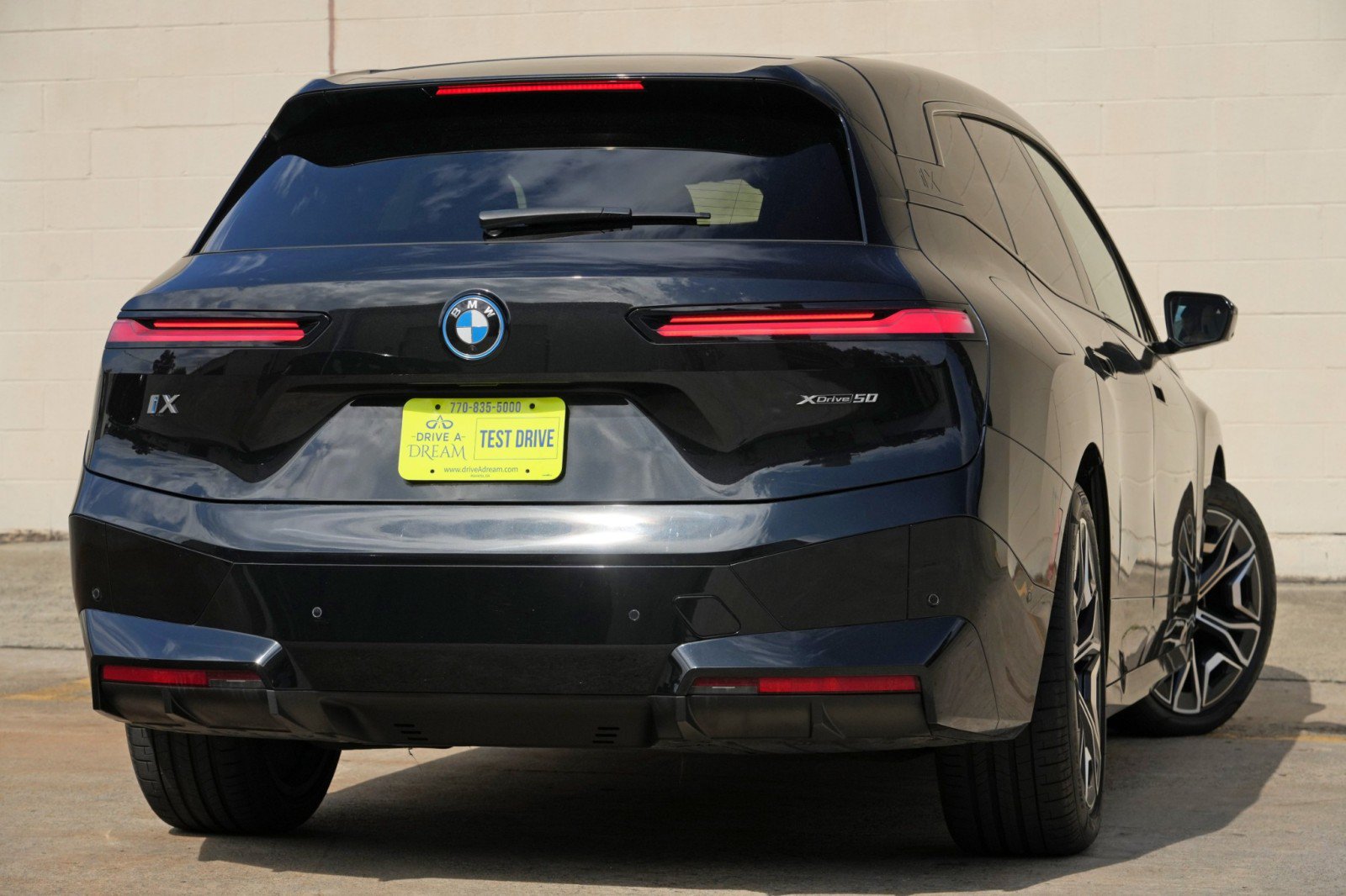 Used 2022 BMW iX xDrive50 w/ Sport Package AWD/4WD image 5