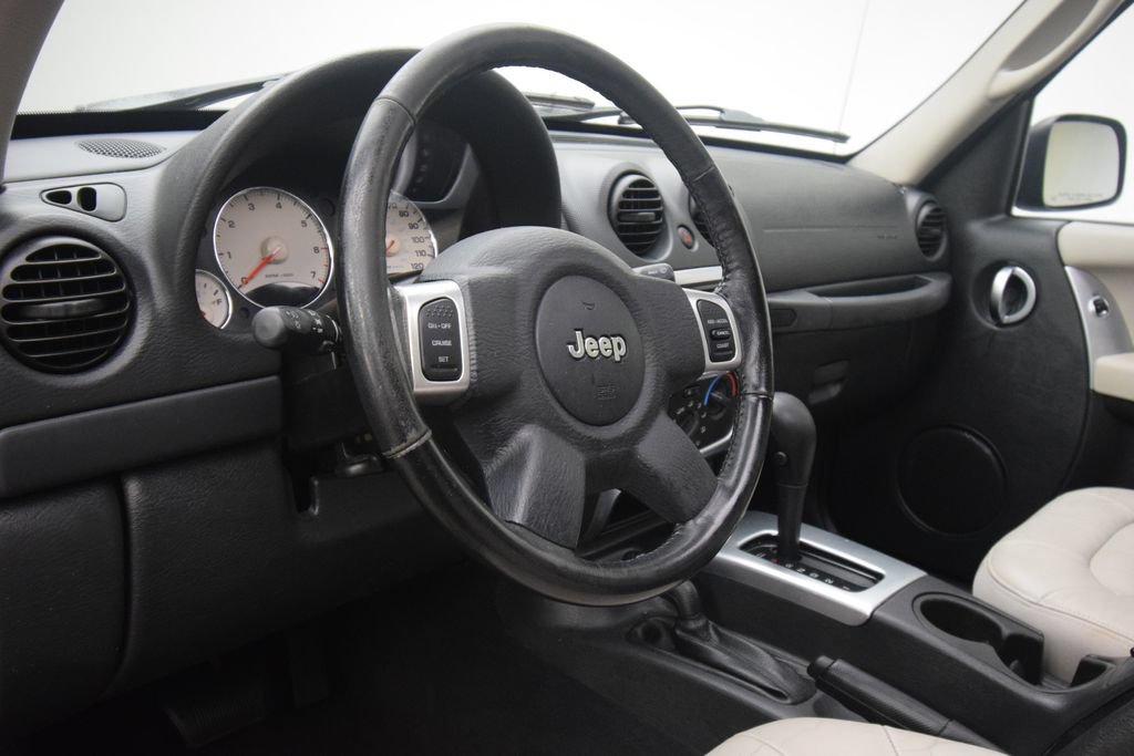 Used 2004 Jeep Liberty Limited w/ 17" Chrome Wheel & Tire Group AWD/4WD image 12
