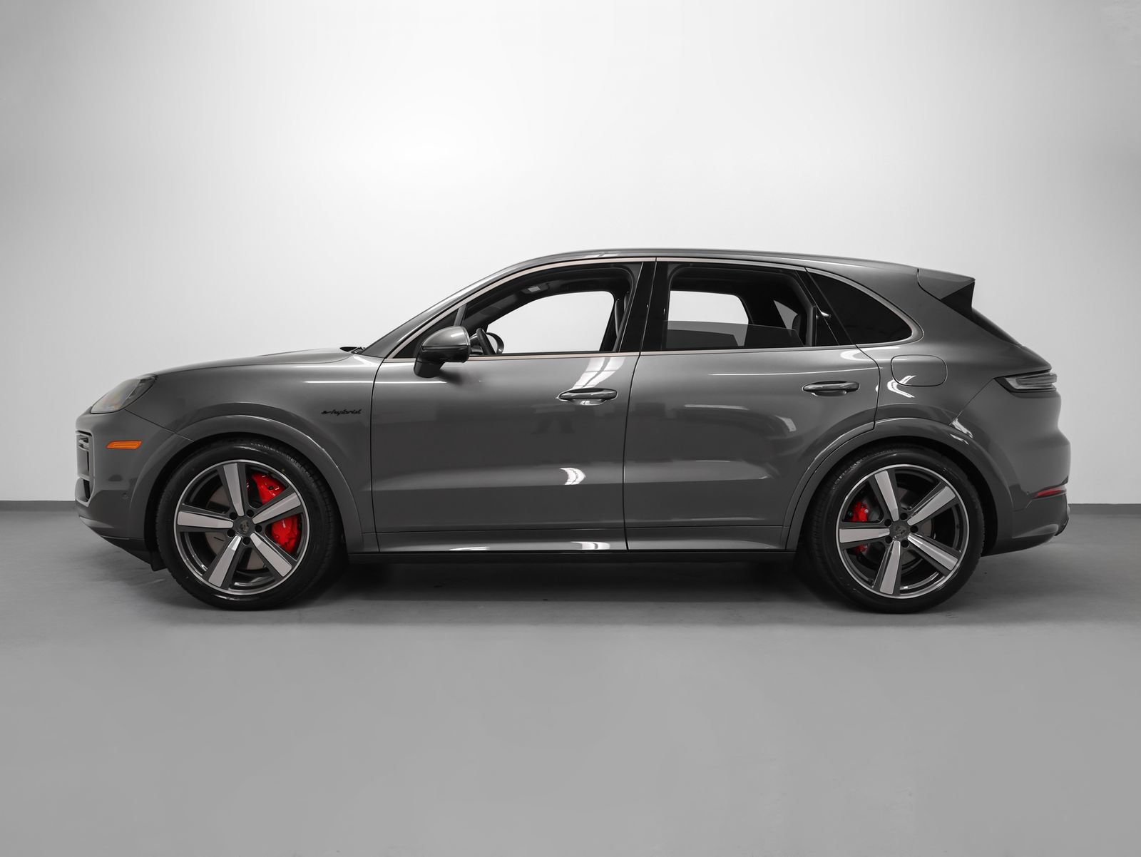 Used 2025 Porsche Cayenne Turbo AWD/4WD image 2