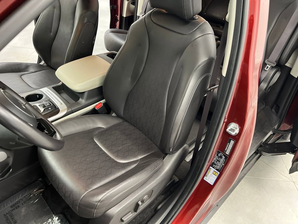 Used 2024 Kia Carnival LX image 9