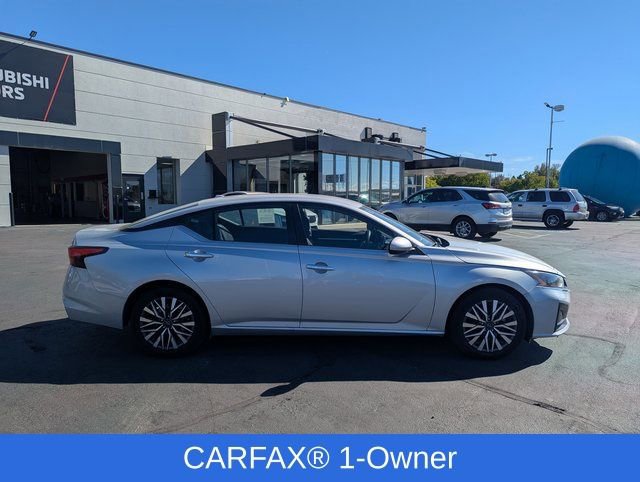 Used 2023 Nissan Altima 2.5 SV FWD image 2