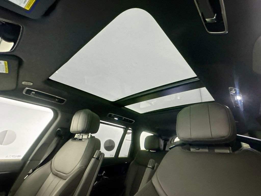 New 2026 Land Rover Range Rover Long Wheelbase SE image 21