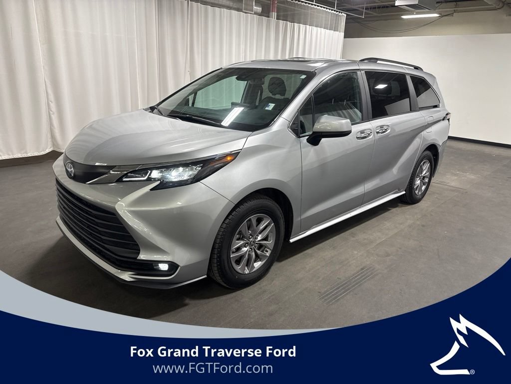 Used 2025 Toyota Sienna XLE