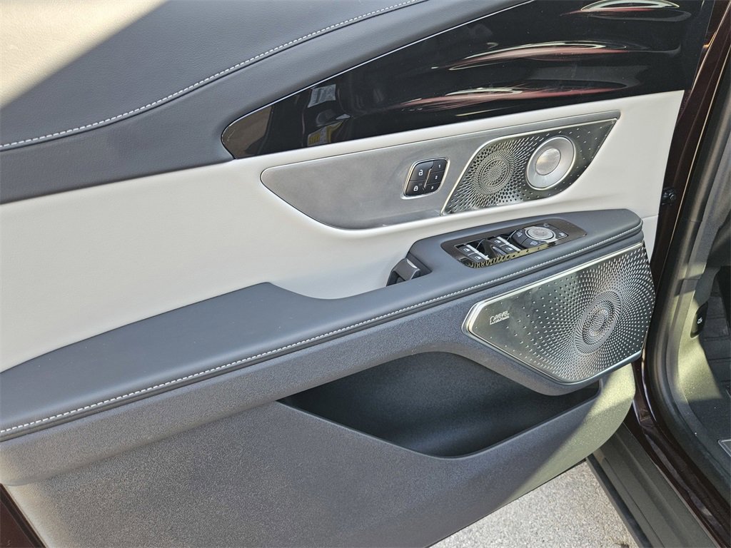 Used 2025 Lincoln Nautilus Reserve image 14