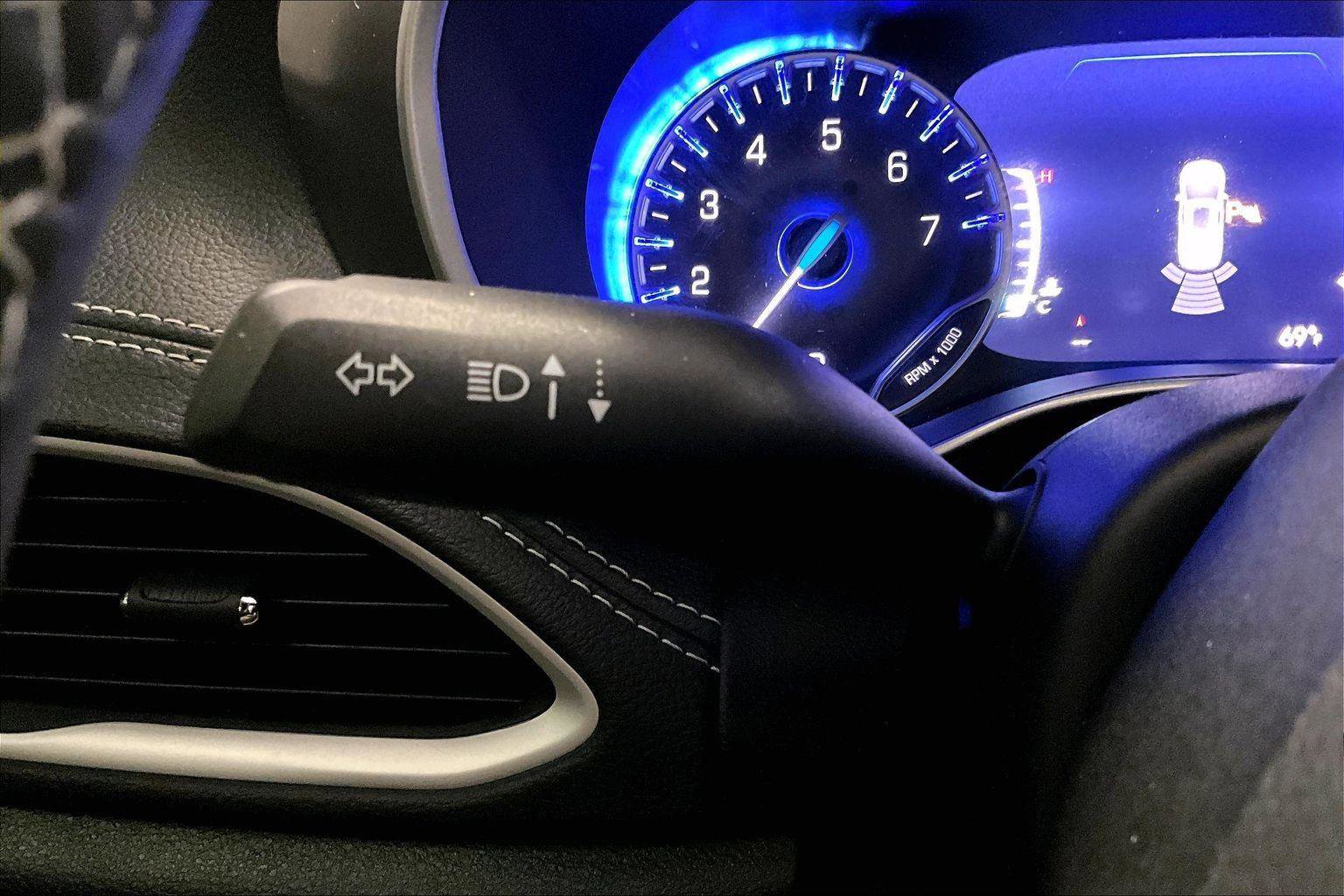 Used 2025 Chrysler Pacifica Select image 31