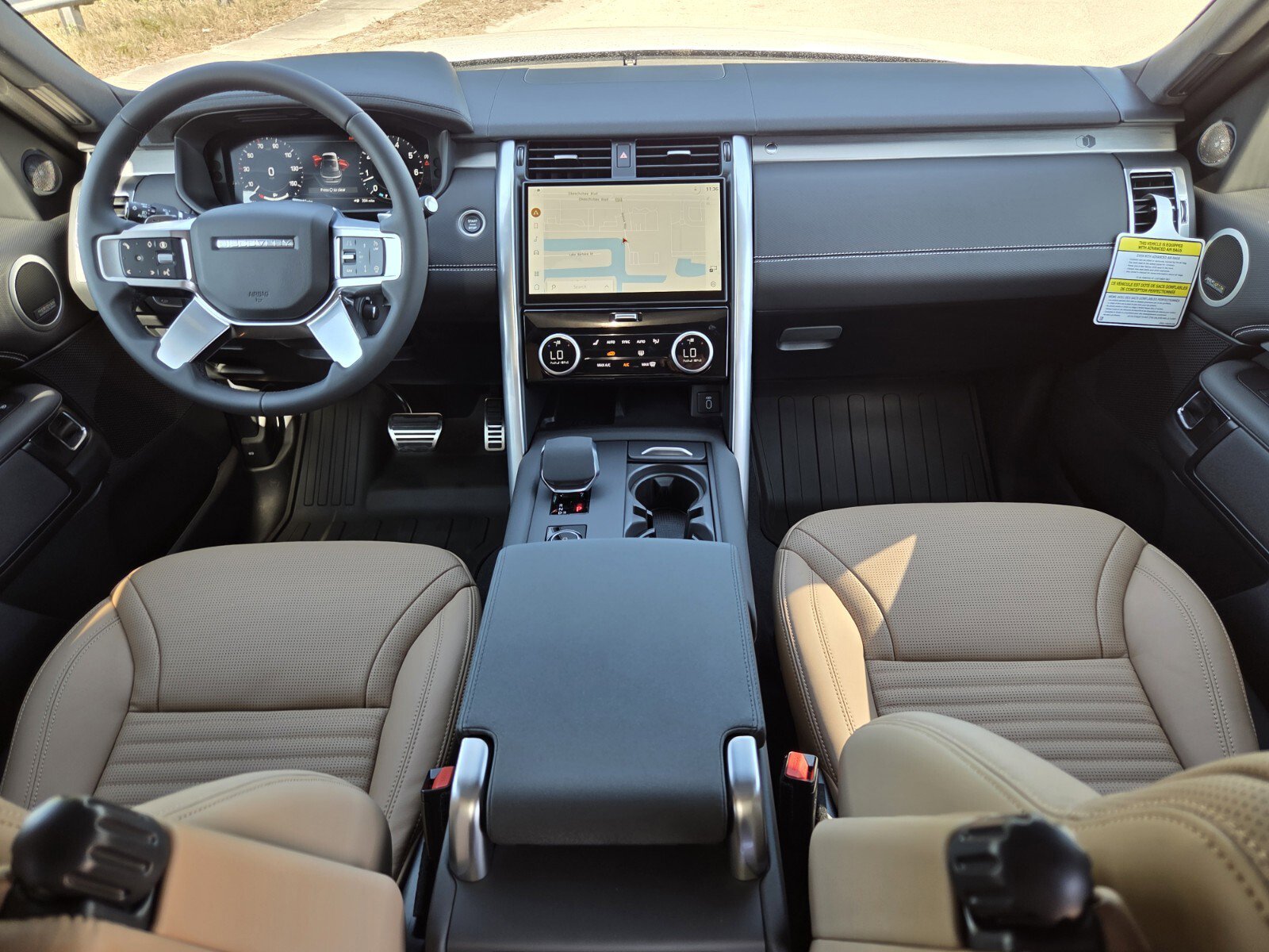 Used 2026 Land Rover Discovery Limited Edition image 4