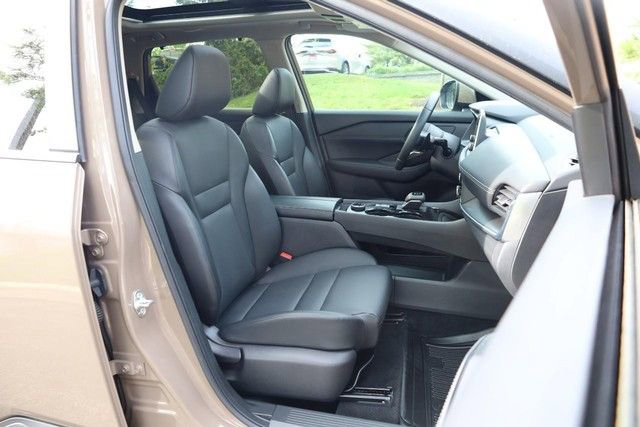 Certified 2024 Nissan Rogue SV w/ SV Premium Package AWD/4WD image 26