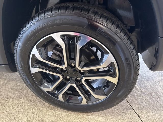 Used 2022 Jeep Compass Limited image 40