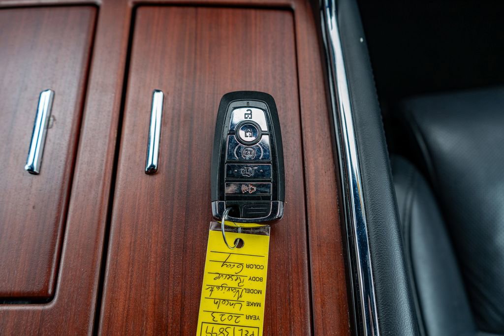Used 2023 Lincoln Navigator Reserve image 34